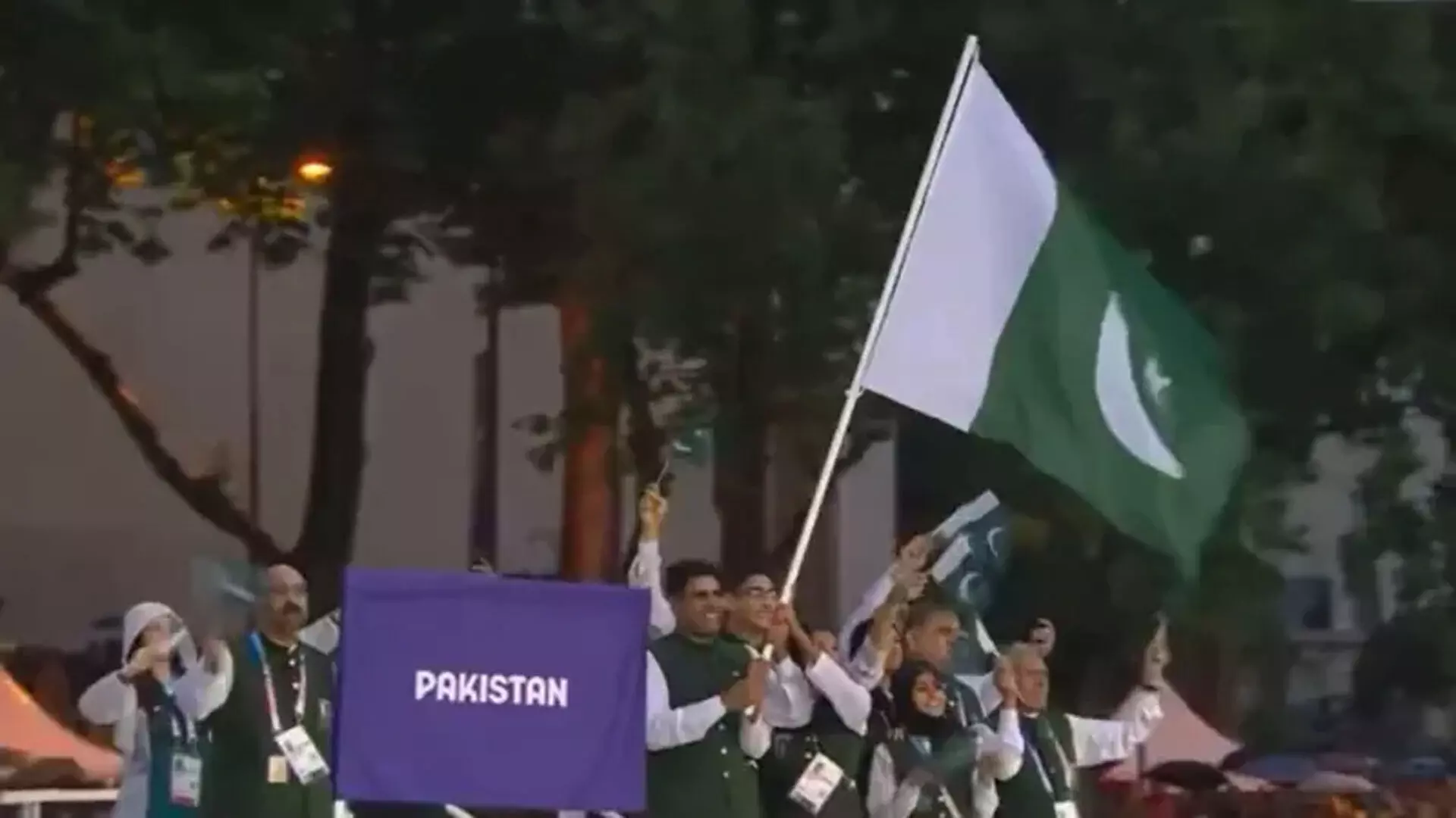 Paris Olympics दल को लेकर पाकिस्तान को बुरी तरह ट्रोल किया गया