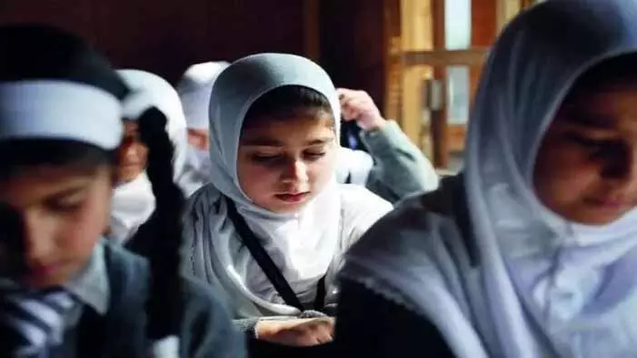 Jammu: कश्मीर में भीषण गर्मी के चलते पांचवीं कक्षा तक के स्कूल बंद