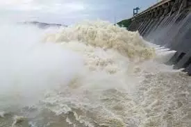 Odisha News: हीराकुंड  बांध से छोड़ा गया पानी, कई जिलों में  बाढ़ का खतर