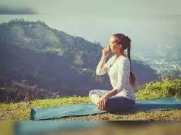 yoga: हाई ब्लड प्रेशर लेवल से हैं परेशान तो रोजाना करें ये योगासन