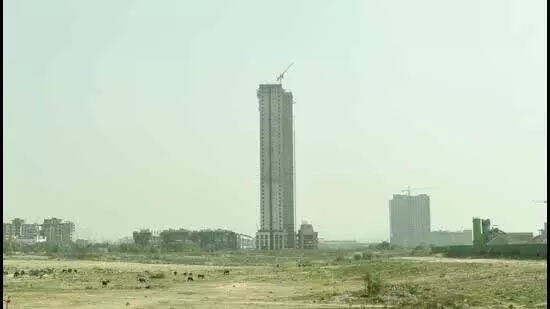 Noida: 3,750 करोड़ रुपये जुटाने के लिए 550K वर्गमीटर भूमि की नीलामी करेगा