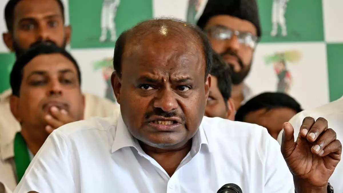Karnataka : नंजनगुड में सरकारी गेस्ट हाउस पर ताला लगा होने के कारण एचडी कुमारस्वामी को इंतजार करना पड़ा