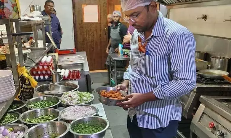 Telangana: खाद्य सुरक्षा टीम ने हैदराबाद में रेस्तरां पर छापे मारे