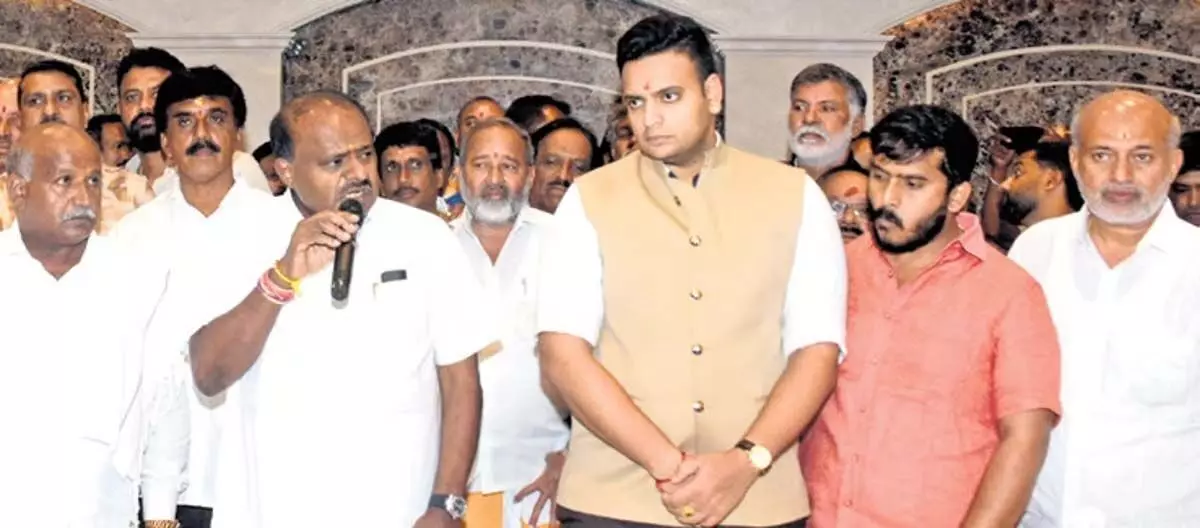 Karnataka : एचडी कुमारस्वामी ने कहा, सिद्धारमैया को तमिलनाडु का दौरा करना चाहिए, स्टालिन को मेकेदातु परियोजना के लिए सहमत करना चाहिए