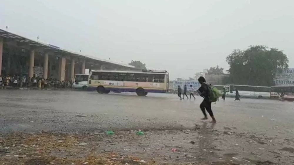 Gujarat : बारिश को लेकर मौसम विभाग का नाउकास्ट बुलेटिन जारी, अगले 3 घंटे तक राज्य में बारिश का अनुमान