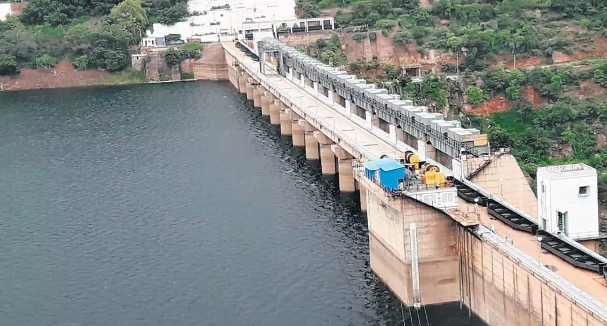 Andhra : श्रीशैलम जलाशय में पानी आने से सूखे जैसी स्थिति के बीच किसानों की उम्मीदें बढ़ गई