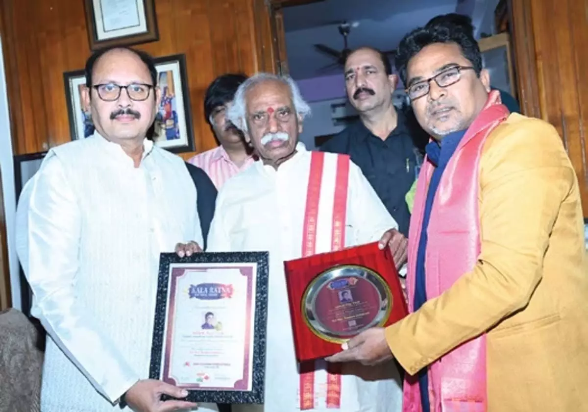 Andhra : राजा योना को तेलुगु भाषा, संस्कृति को अंतरराष्ट्रीय स्तर पर बढ़ावा देने के लिए कलारत्न पुरस्कार मिला