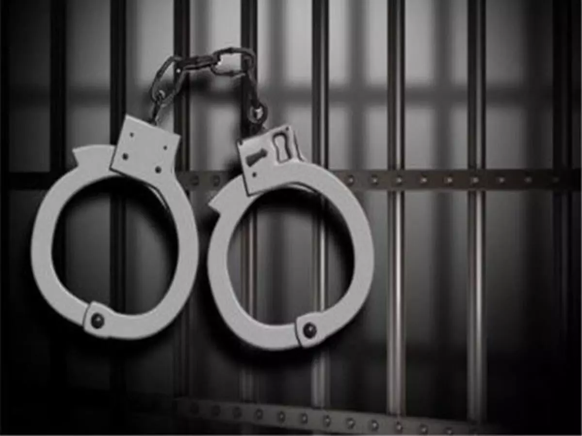 Erode में अवैध शराब बनाने के आरोप में तीन लोग गिरफ्तार