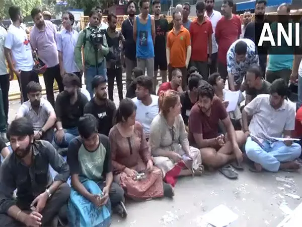 Coaching centre में पानी भरने की घटना: करोल बाग में छात्रों का विरोध प्रदर्शन जारी