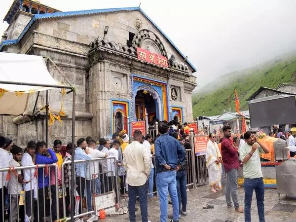 श्रावण मास के दूसरे सोमवार को Kedarnath Dham में श्रद्धालुओं का तांता लगा रहा