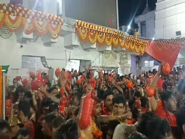 Shravan के दूसरे सोमवार को बाबा बैद्यनाथ मंदिर में भक्तों की भीड़ उमड़ी