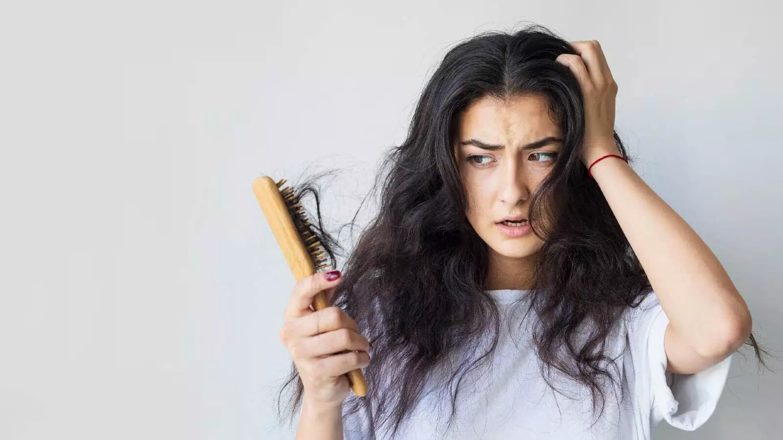 Hair Tips: मानसून  में झड़ रहे हैं बाल तो अपनाए ये  हेयर ऑयल