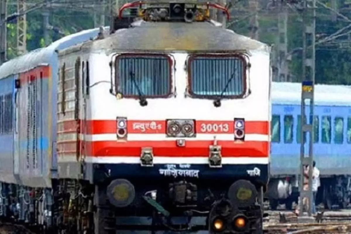 Jharkhand : आद्रा मंडल के अंतर्गत विकास कार्य हेतु रोलिंग ब्लॉक किए जाने पर ट्रेन के मार्ग में परिवर्तन हुआ