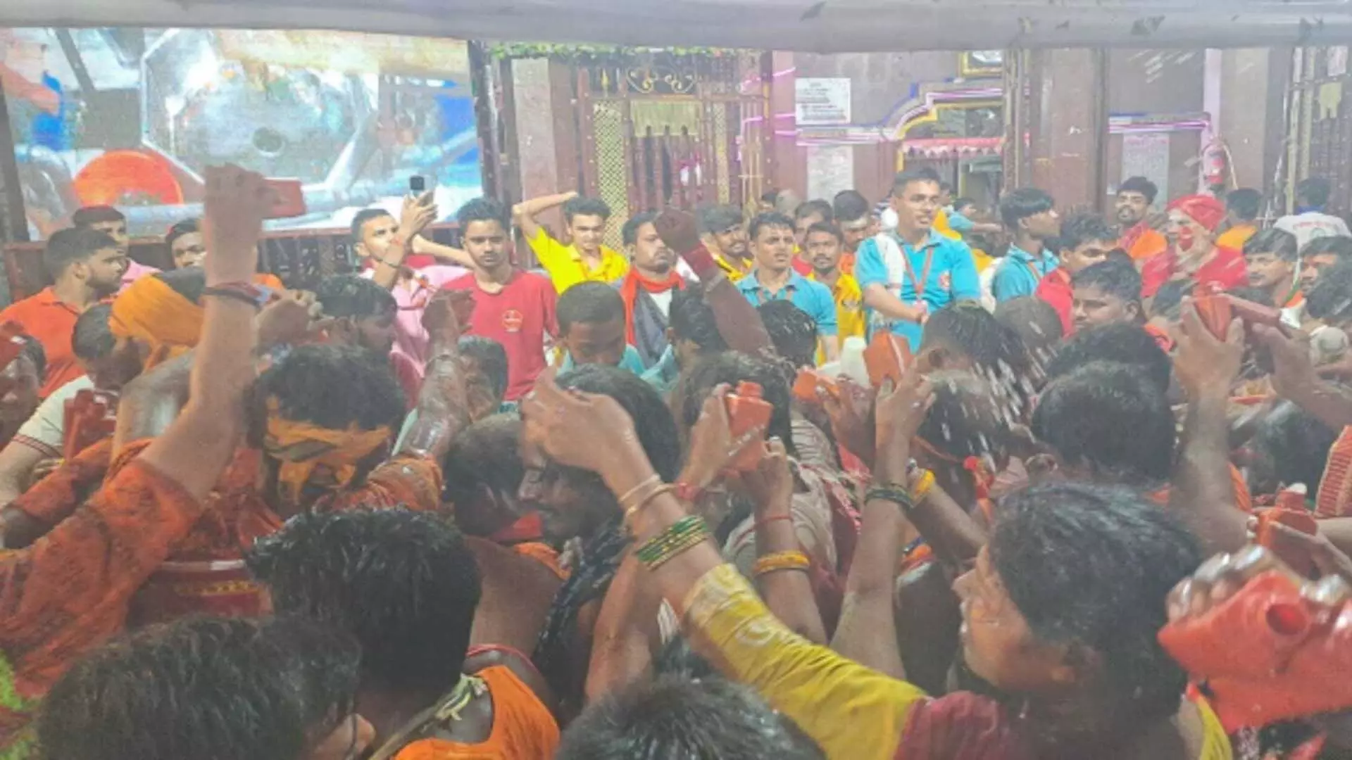 Bihar: दूसरी सोमवारी पर गरीबनाथ मंदिर में आस्था का जनसैलाब