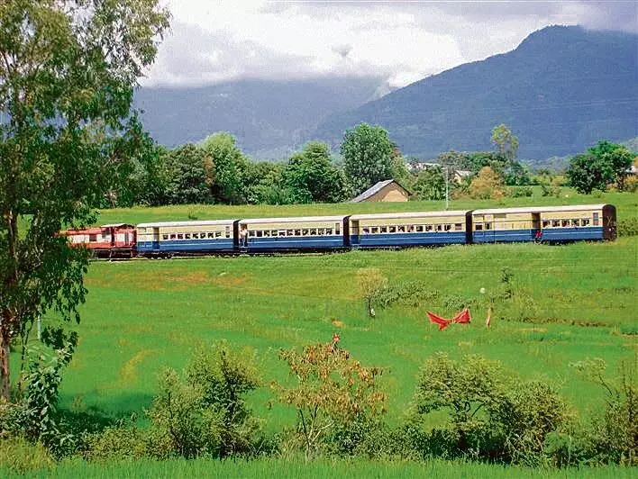 Himachal : 90 साल बाद भी रेलवे कांगड़ा घाटी लाइन को बेहतर बनाने में विफल