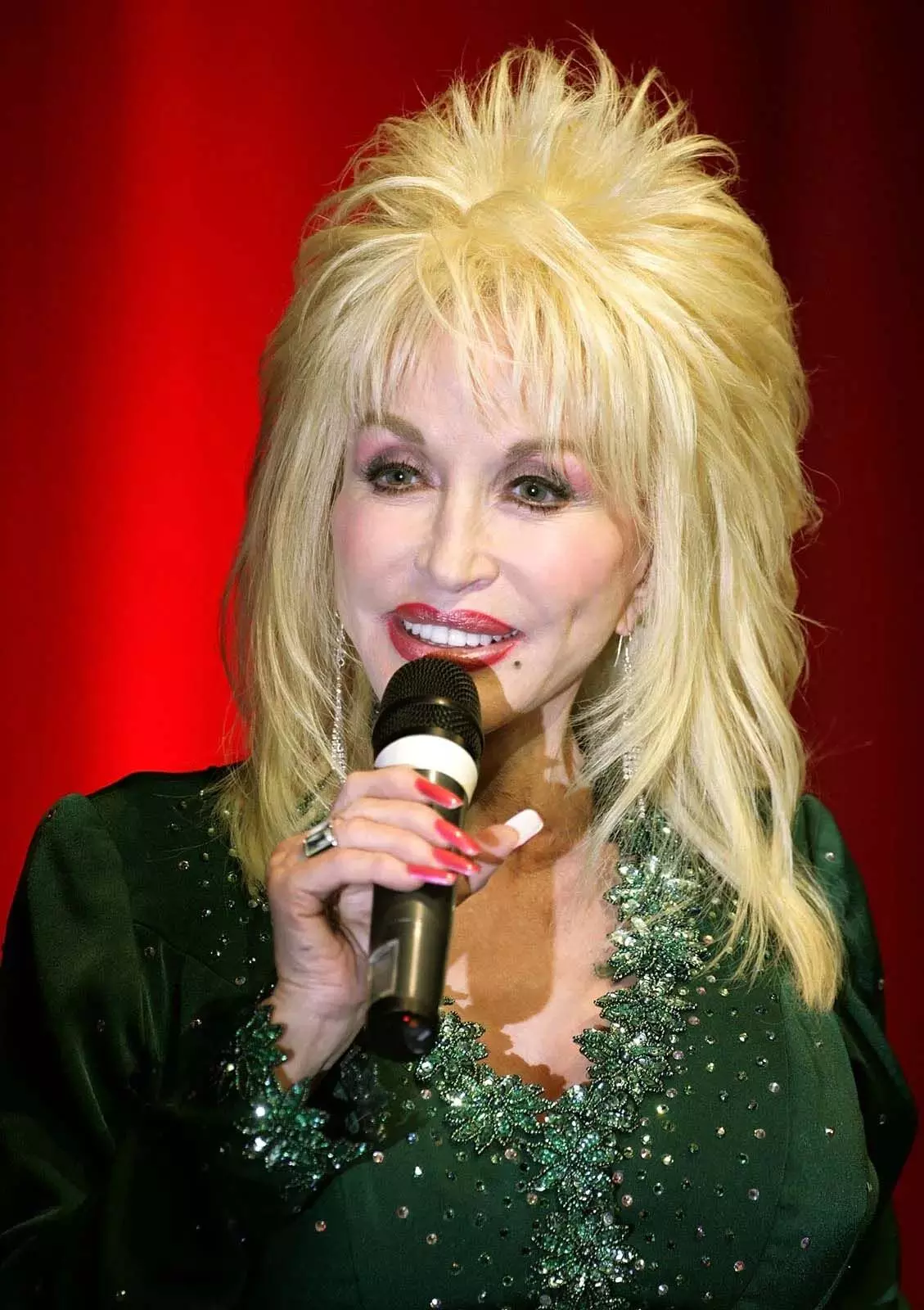 Dolly Partons का प्रतिष्ठित मनोरंजन पार्क बाढ़ की चपेट में