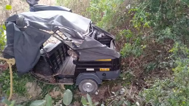 Odisha : नयागढ़ में पलटा ऑटोरिक्शा, दस महिलाएं गंभीर रूप से घायल