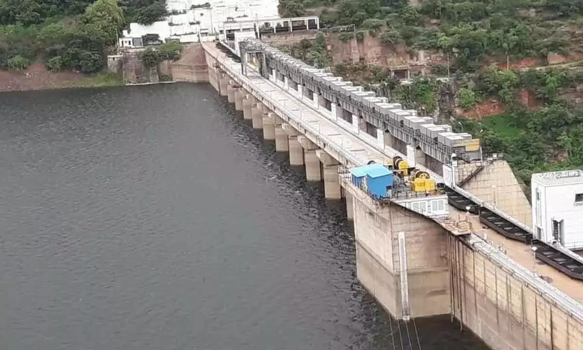Andhra Pradesh: कृष्णा नदी के जलाशयों में लगातार पानी आ रहा