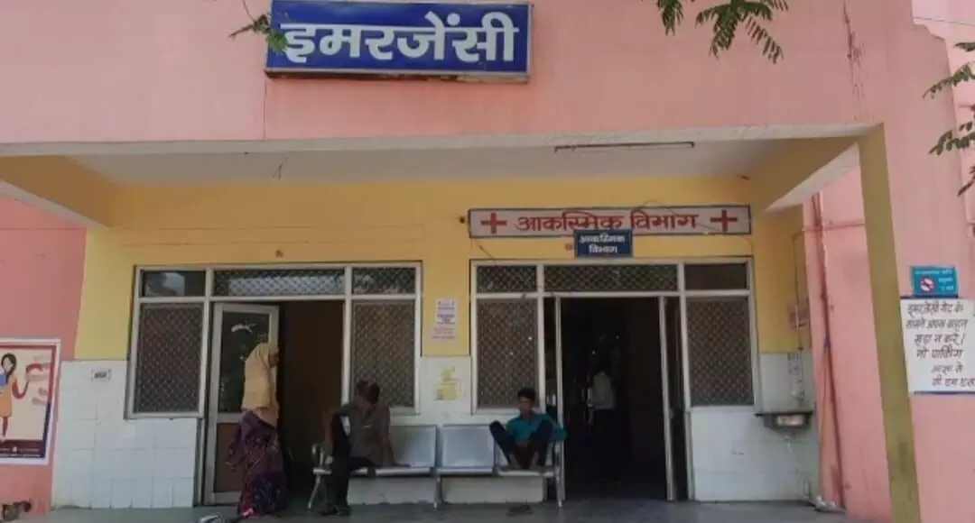 Mathura: तेजाब हमले में घायल छात्रा को डॉक्टरों ने अस्पताल से छुट्टी दी