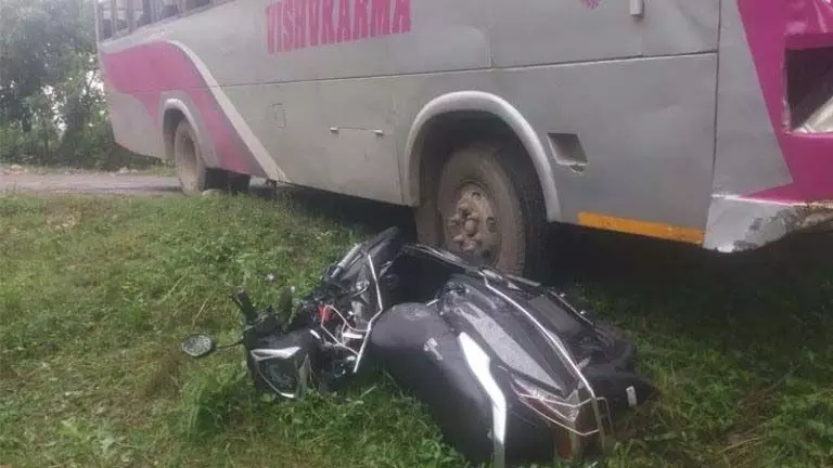 Accident: स्कूटी और बस की टक्कर में महिला की मौत