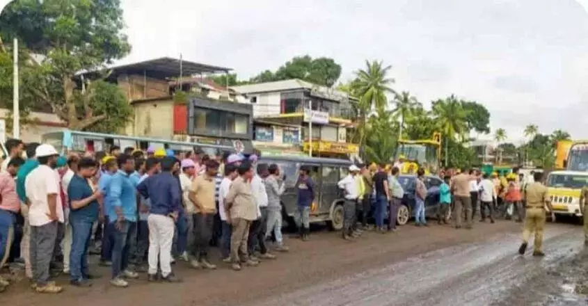 Aroor-Thuravoor के बीच विवाद के बाद अरूर-थुरावूर राजमार्ग का काम रोक दिया