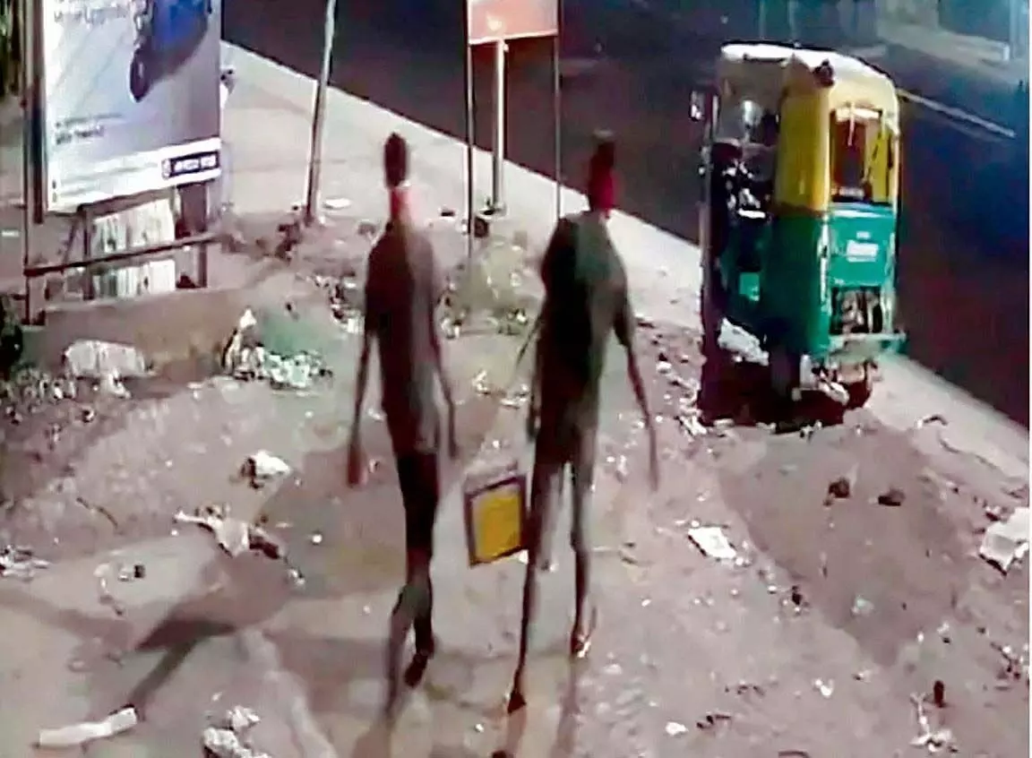 Jalandhar: चोरों ने ई-रिक्शा शोरूम में 12 बैटरियां और नकदी लूट ले गए