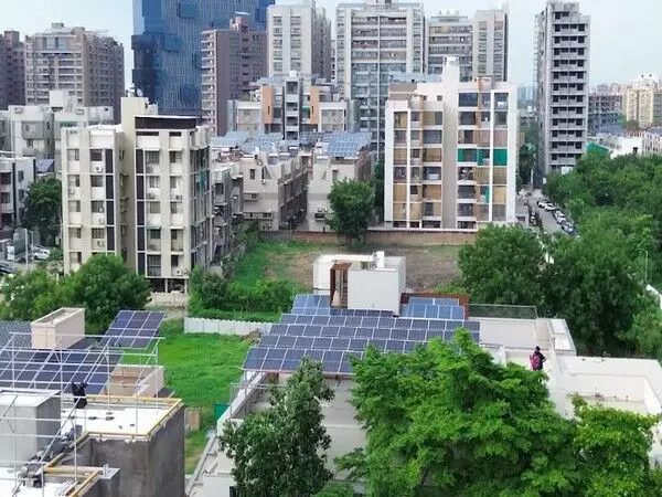 Gujarat में हर छत सौर ऊर्जा क्रांति से जगमगा उठा
