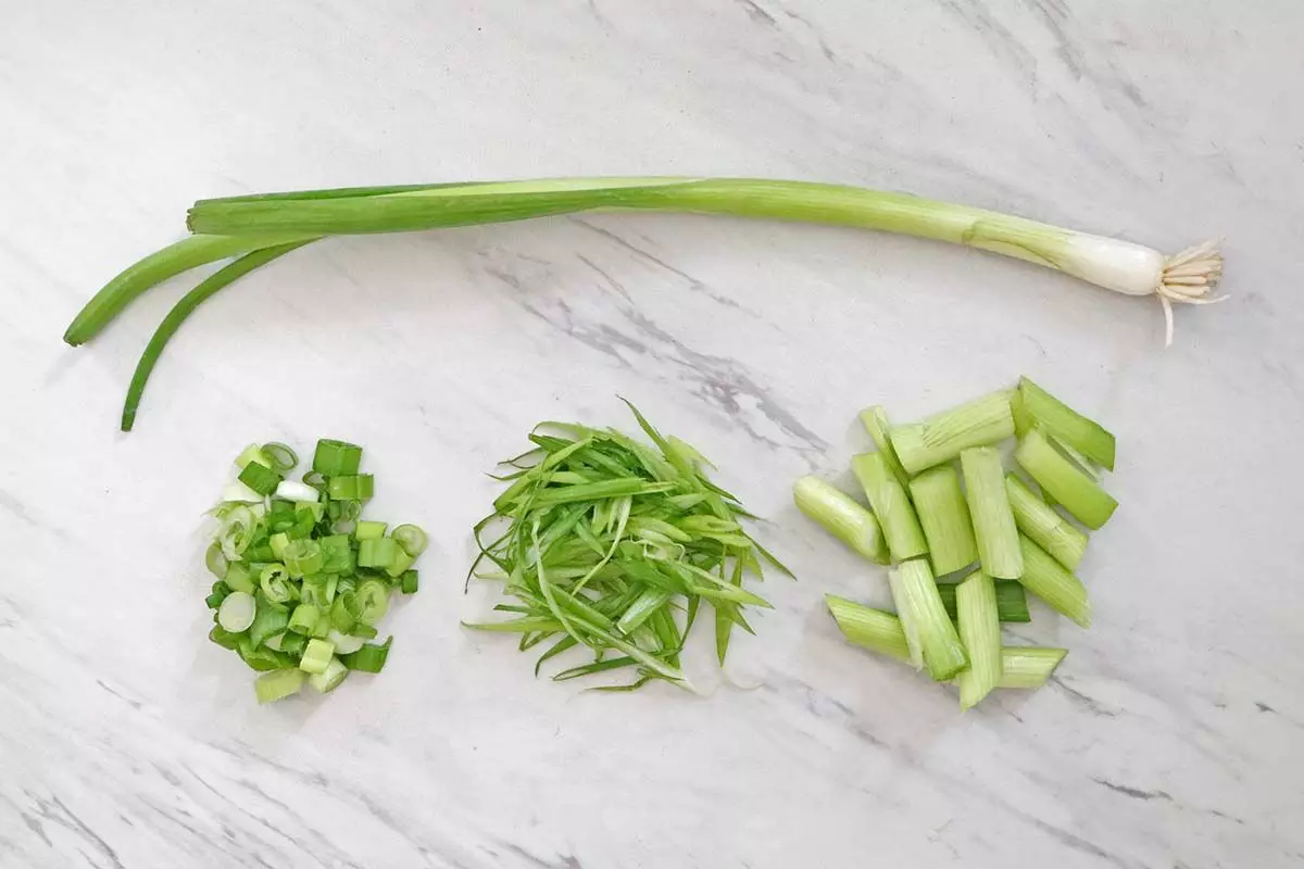 Kitchen Tips: बींस हो या हरा प्याज मिनटों में काटने के लिए अपनाये ये ट्रिक
