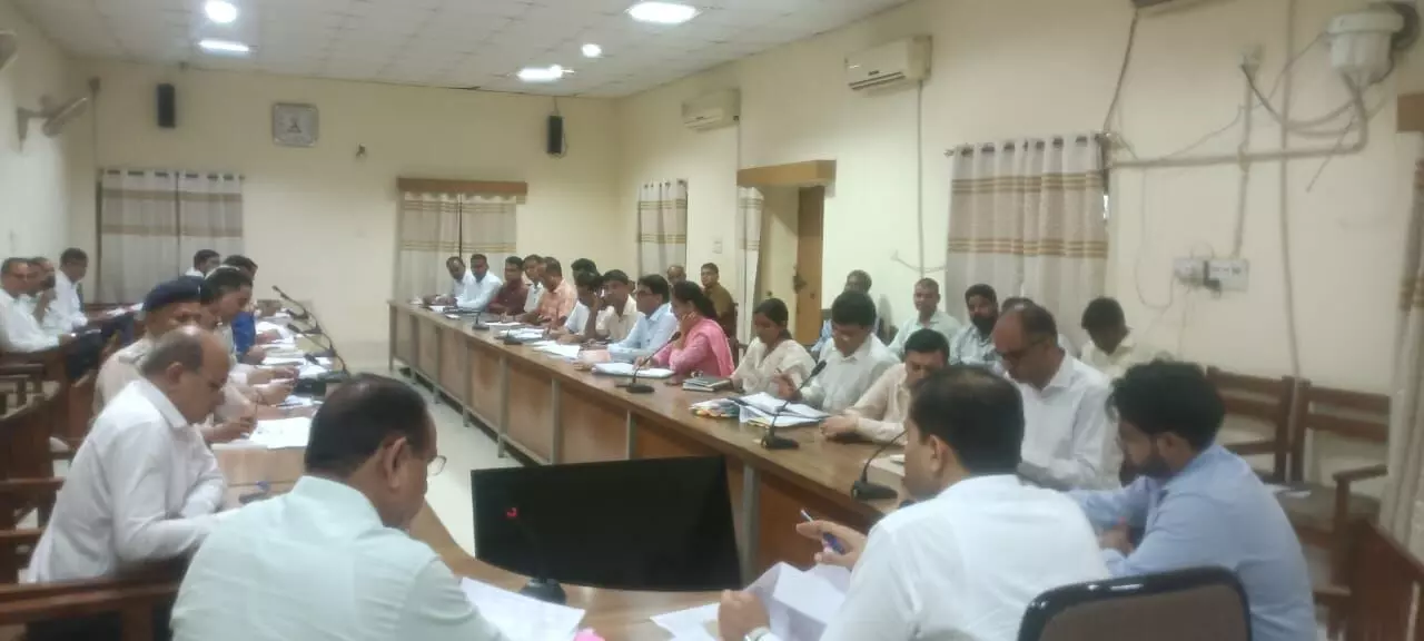 Sri Ganganagar : जिला कलेक्टर ने बैठक में की बजट घोषणाओं की क्रियान्विति की समीक्षा