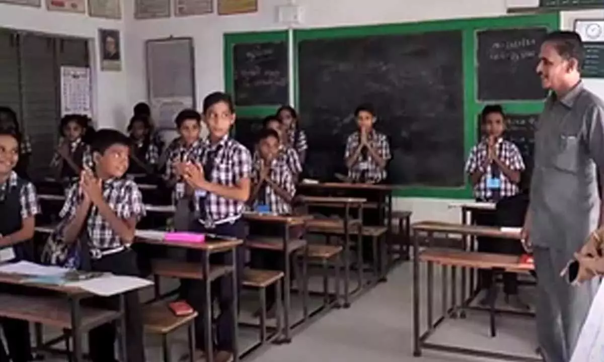 Gujarat सरकार 30 हजार से अधिक स्कूलों में बाल मेले करेगी आयोजित