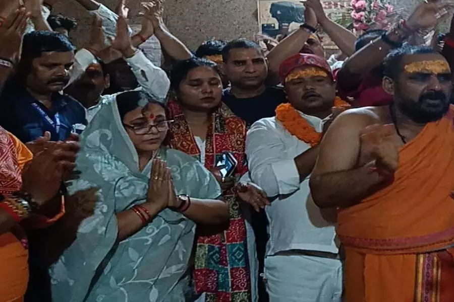प्रभारी मंत्री ने की सुप्रसिद्ध Ashok Dham temple में पूजा अर्चना