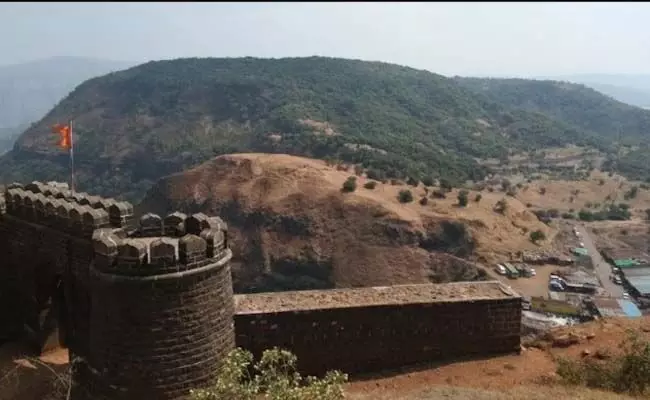 MH News: विशालगढ़ किले में कोई आवास नहीं गिराया गया