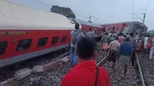 Jharkhand train accident: झारखंड के चक्रधरपुर में ट्रेन पटरी से उतरी