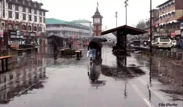 jammu: कश्मीर में लोगों को बारिश से राहत मिली