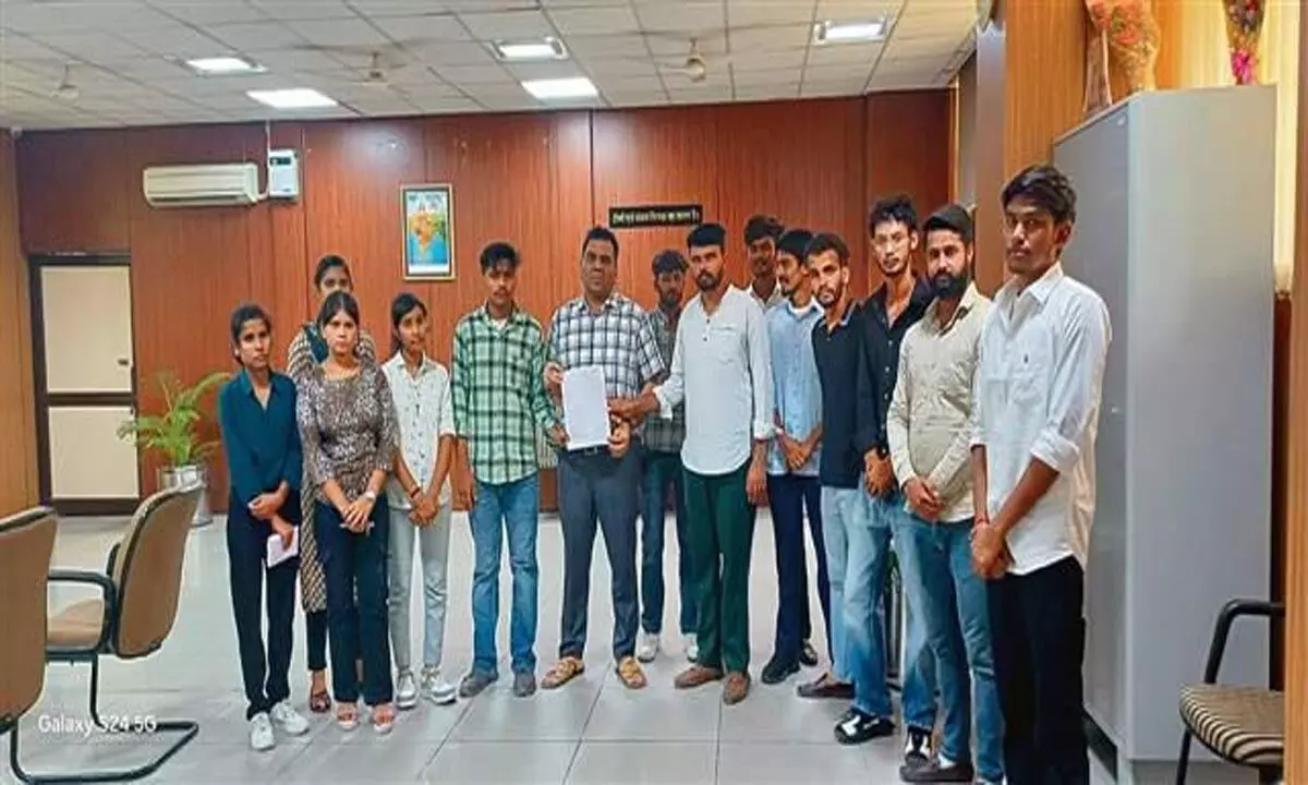 Haryana: देवी लाल विश्वविद्यालय के छात्रों ने प्रवेश नियम का विरोध किया