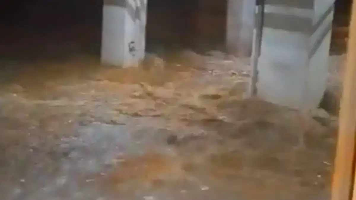 Indore: इमारतों के बेसमेंट में तेज बारिश में भर जाता है पानी