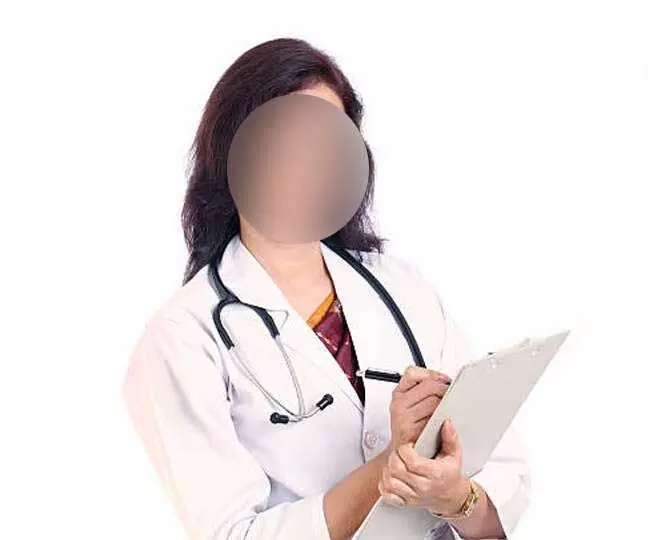 डिजिटल अरेस्ट का शिकार हुई महिला डॉक्‍टर, वीडियो कॉल काट नहीं पाई