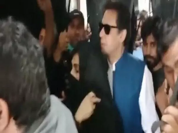 Imran Khan और उनकी पत्नी बुशरा की हिरासत 10 दिन और बढ़ी