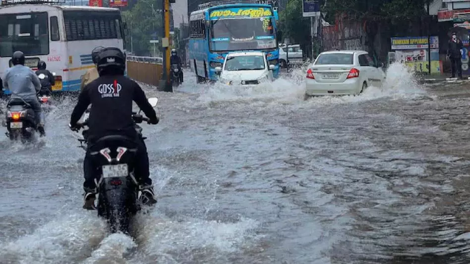 Kerala में अगले 24 घंटों में भारी बारिश की संभावना, 5 जिलों में रेड अलर्ट