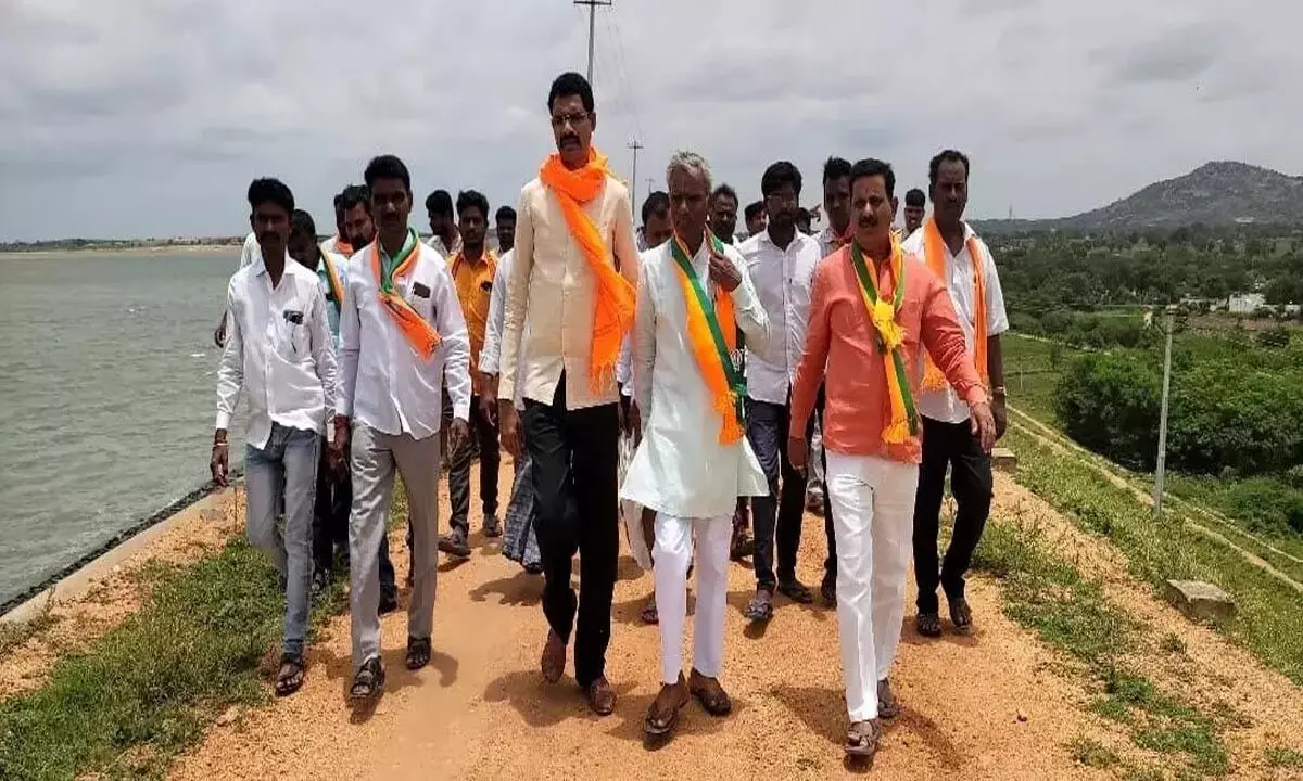 Telangana: भाजपा नेताओं ने रायलमपद जलाशय का निरीक्षण किया