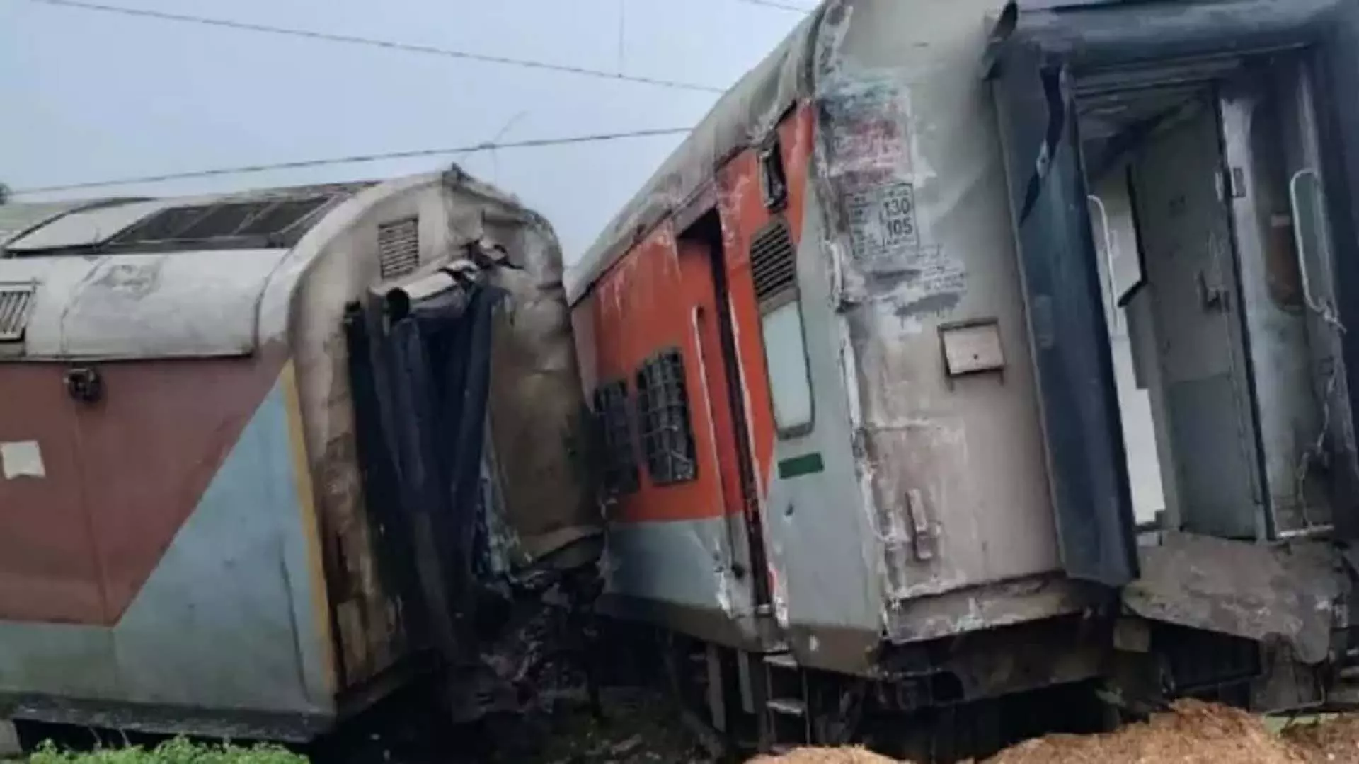 Jharkhand चक्रधरपुर में मुंबई हावड़ा सीएसएमटी एक्सप्रेस ट्रेन के 18 डिब्बे पटरी से उतर गए