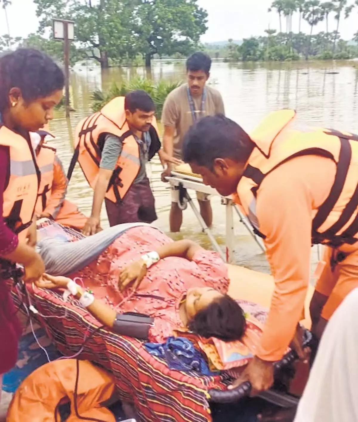 Andhra : गोदावरी नदी में बाढ़ का जलस्तर कम होना शुरू हो गया है, आज हटाई जा सकती है दूसरी चेतावनी
