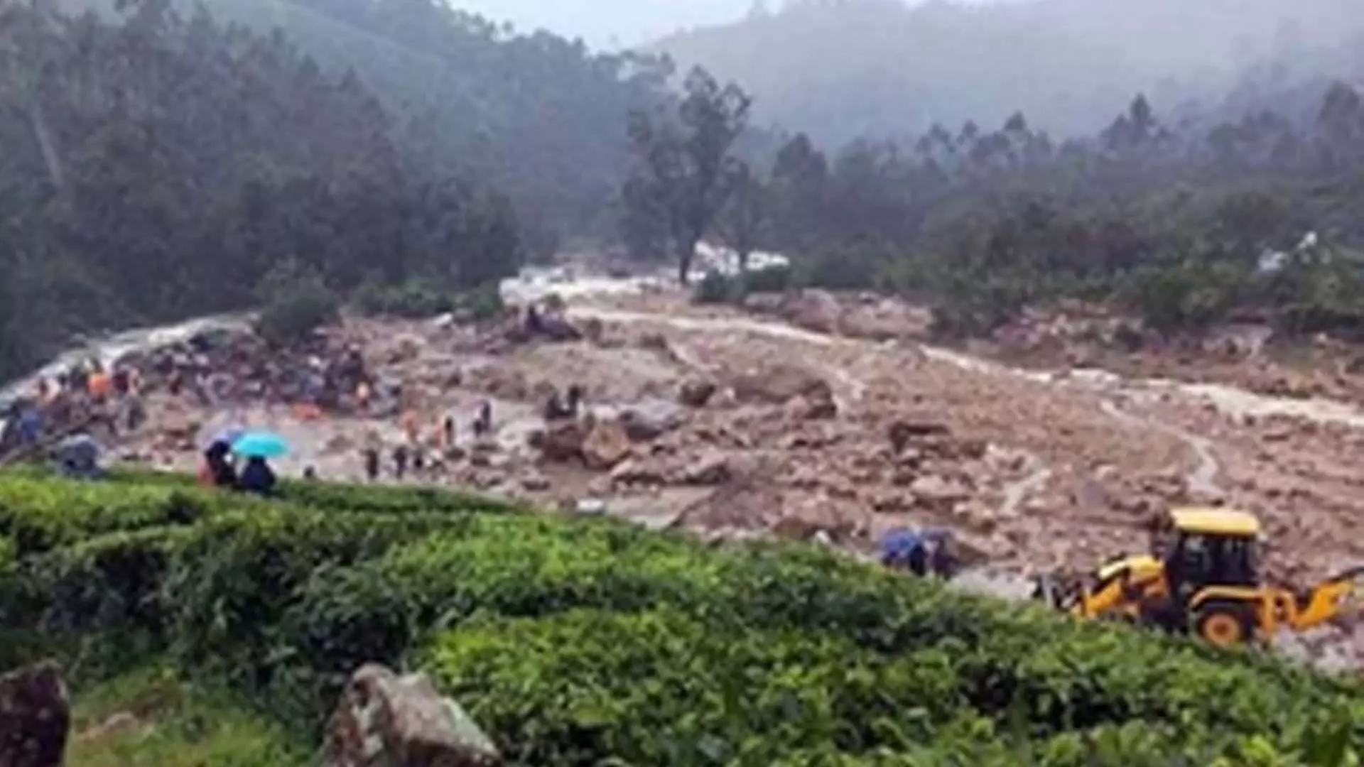Wayanad landslide: मृतकों की संख्या 41 पहुंची, बचाव अभियान जारी