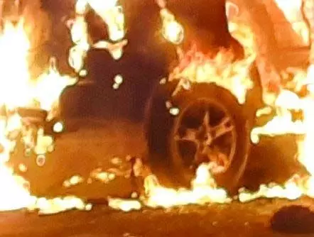 Meghalaya : सरकारी वाहन में उपद्रवियों ने लगाई आग
