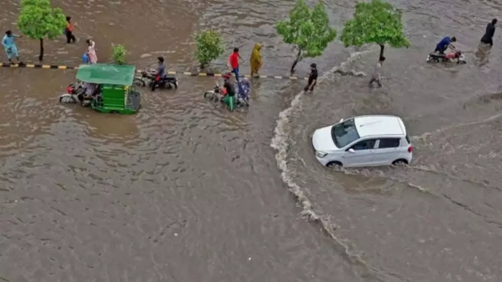 Gujarat : बारिश के कारण नौ राज्य राजमार्ग समेत 135 सड़कें बंद