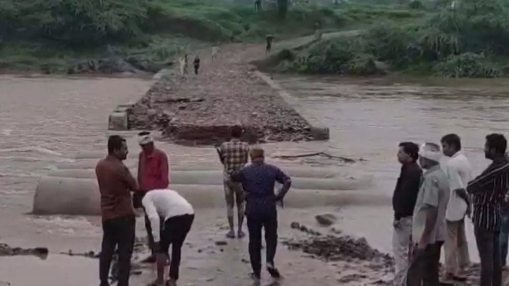 Dahod : भारी बारिश से टूटा कॉजवे, 4 से 5 गांवों का संपर्क टूटा
