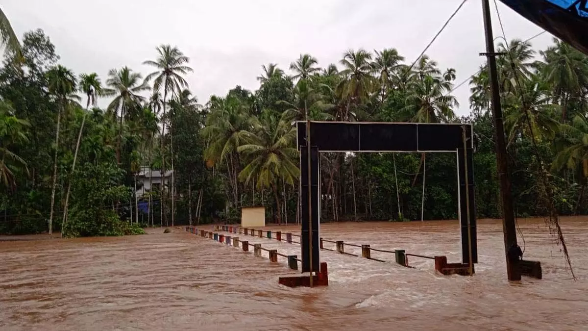 Kozhikode जिले में भूस्खलन और बाढ़ से तबाही