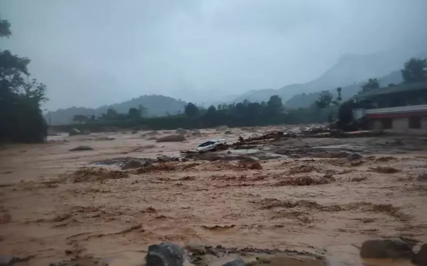 Kerala में भारी बारिश की आशंका 5 जिलों में रेड अलर्ट घोषित