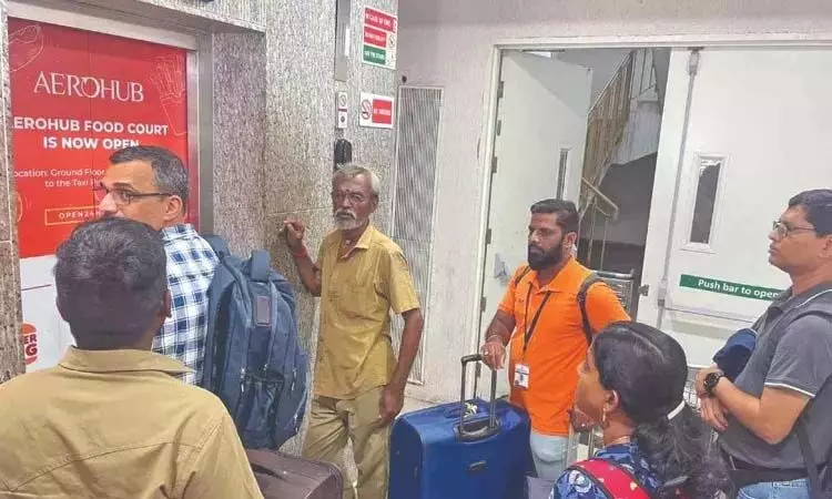 Chennai: दूसरी मंजिल पर स्थानांतरित करने से यात्रियों को परेशानी हो रही