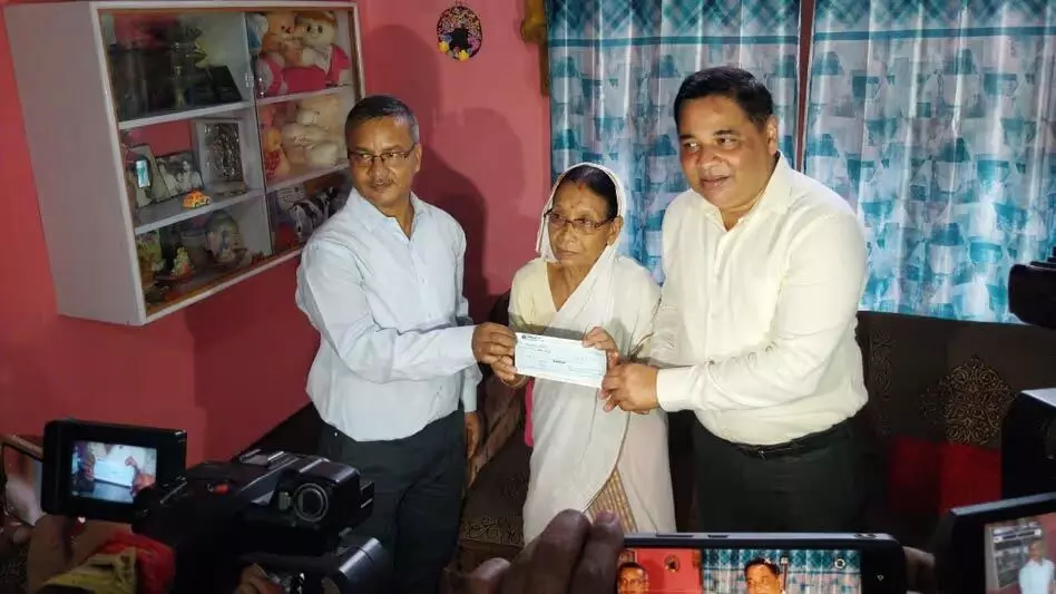 Assam ने गंभीर बीमारियों से जूझ रहे परिवार को वित्तीय सहायता प्रदान की